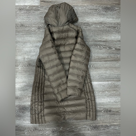 Michael Kors size Medium down fill coat, taupe color - Picture 5 of 5